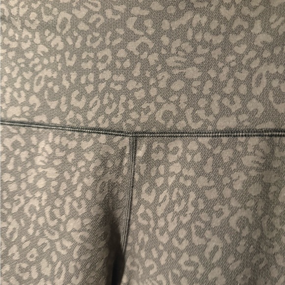 Aerie Dark Gray Animal Print Leggings - Picture 4 of 4